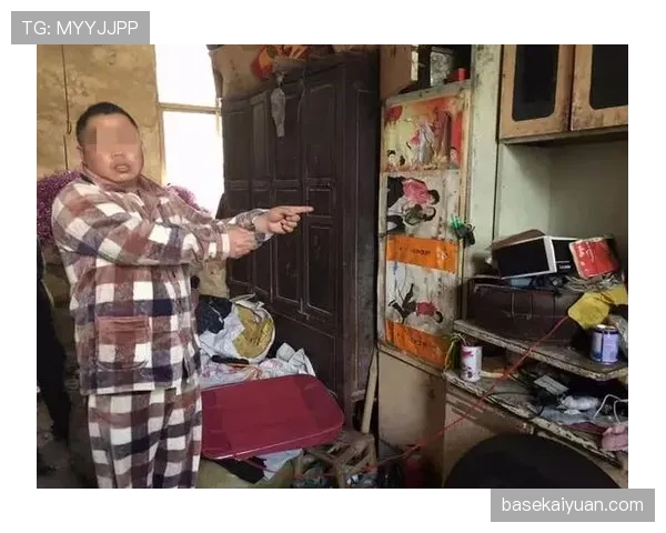 廖秋云出门像邻家阿姨，掏卡那一秒像要包下整条街